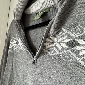 Eddie Bauer Gray and White Quarter Zip Small